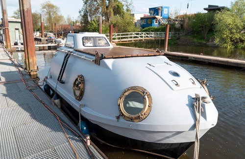 Neuland Boat Rental | Boat 'Rettungsboot' with Wi-Fi