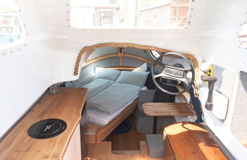 Neuland Boat Rental | Boat 'Rettungsboot' with Wi-Fi