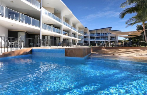 Tea Gardens Apartment | Boathouse 107 Pool side apartment