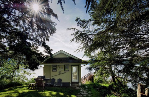 Maple Bay Cottage | Boathouse on Maple Bay