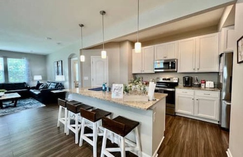 Lebanon House | Bobby's Awesome New 4bd home just outside downtown
