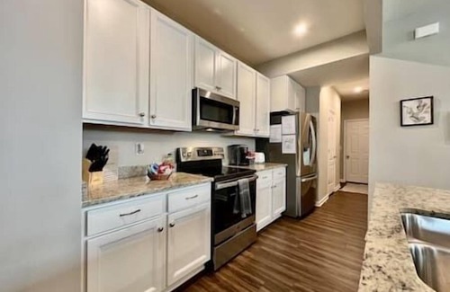 Lebanon House | Bobby's Awesome New 4bd home just outside downtown