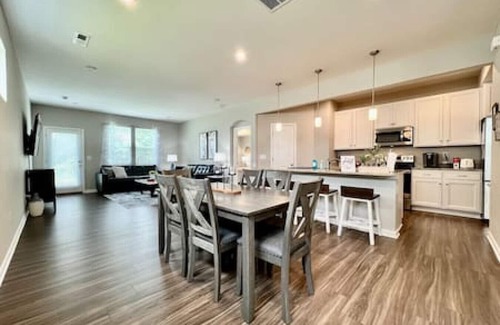 Lebanon House | Bobby's Awesome New 4bd home just outside downtown