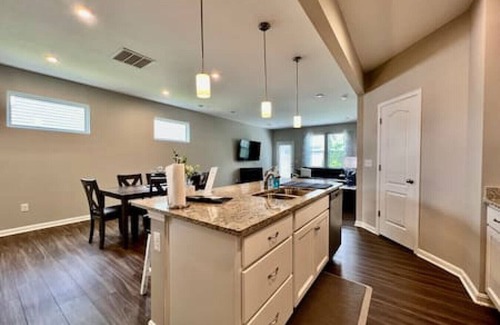 Lebanon House | Bobby's Awesome New 4bd home just outside downtown