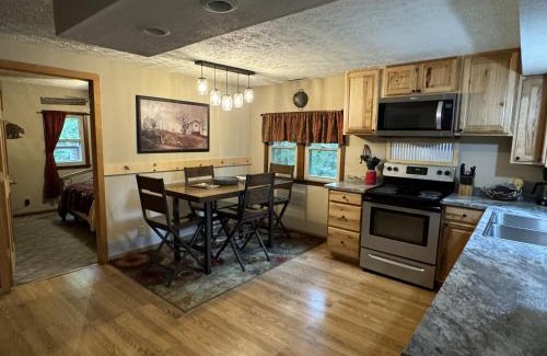 South Bloomingville House | Bobcat Hideaway