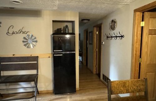 South Bloomingville House | Bobcat Hideaway