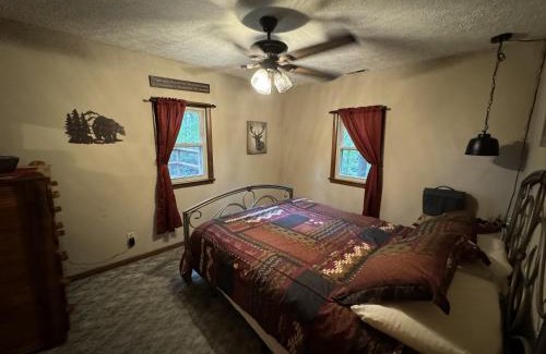 South Bloomingville House | Bobcat Hideaway