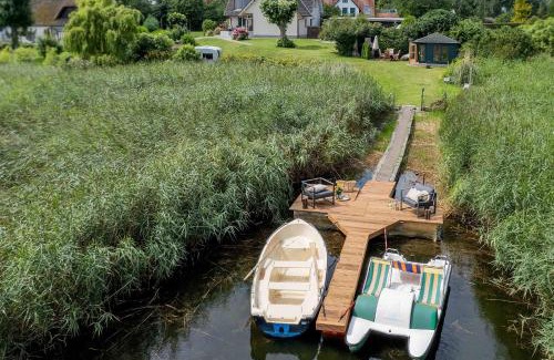 Zudar Apartment | Boddenhuus - Traumhaus mit Steg und Boot