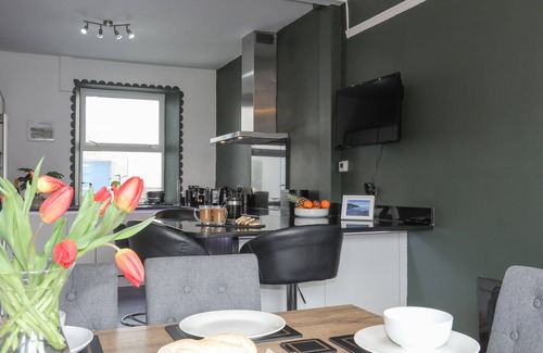 Edern House | BODFAN - MORFA NEFYN, pet friendly, with a garden in Morfa Nefyn
