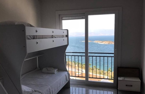 Milas Apartment | Bodrum. Wohnung mit Meerblick, Privatem Strand, Aquapark und Infinity Pool