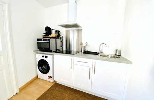 Sens Apartment | Bohemia - Bohemian cocoon near Centre & Netflix