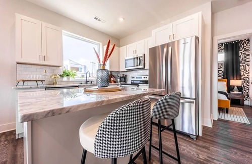 Whitebridge House | Bohemian Binary 232 & 234-2 Homes-Mins to Midtown