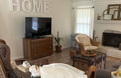 Rockwall House | Bohemian Style Cottage with private backyard