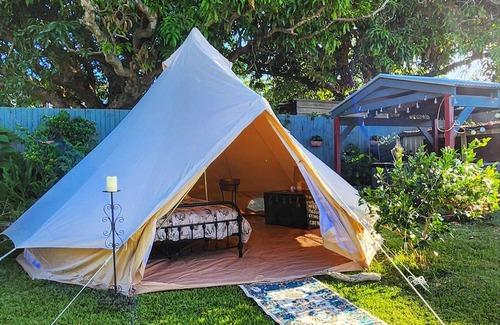Brisbane Waterfront Resort | Bohemian Vintage King Bed Caravan w Hydrotherapy Spa & 5m Bell Tent w Queen Bed