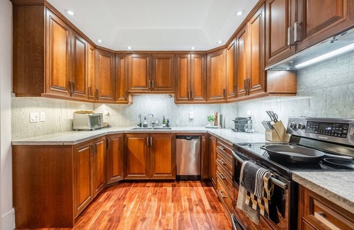 Old Toronto House | Boho 2 bed, 2.5 bath biohackers oasis - live, work and play!