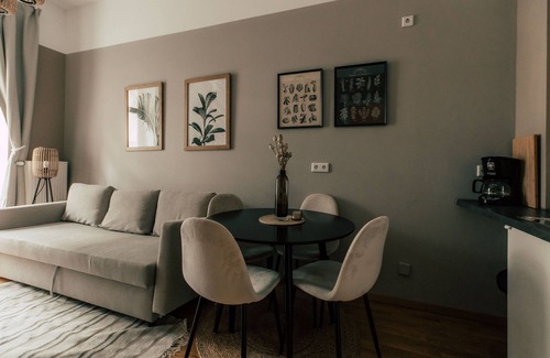 Zentrum-Ost Apartment | *Boho* 2-room apartment with eat-in kitchen and balcony - Luga Homes - Townhouse