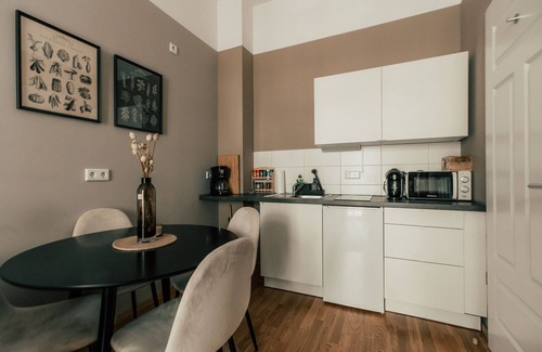 Zentrum-Ost Apartment | *Boho* 2-room apartment with eat-in kitchen and balcony - Luga Homes - Townhouse