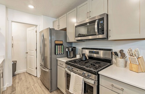 Layton House | Boho 3 Bedroom Townhome Near Ski Resorts & Hill AFB