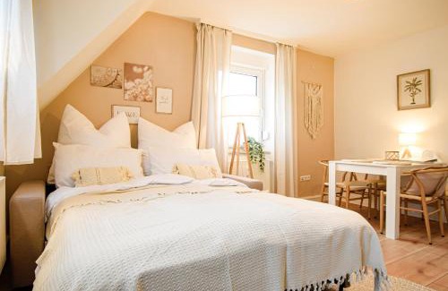Enzberg Apartment | BOHO-Apartment - Feel like Home, Tiny Bathroom & Garage, 60m2
