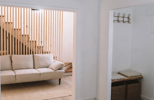 Trafaria Villa | Boho Beach Villa - patio w/bbq. 2 min to the beach, 15 to Lisbon