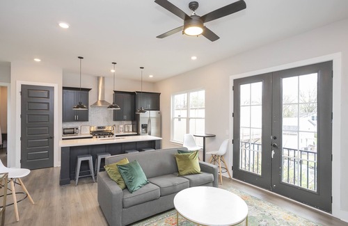 Radnor House | BOHO Boutique Stay |3bd 2ba|10 Minutes to Lower Broadway|
