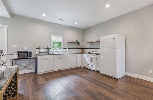 Tulsa House | BOHO Bungalow|KS Bed|Near Expo/Downtown/TU