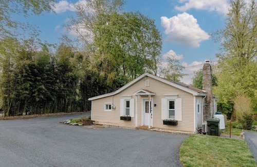 Talmage Cottage | Boho Bungalow, Quiet Relaxing Cottage by the River