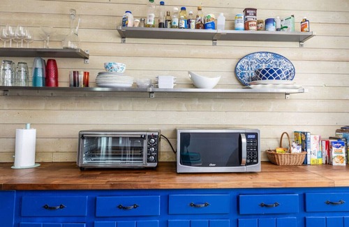 Charlotte House | Boho by the Water! 1750sqft - Fishing & sleeps 11!