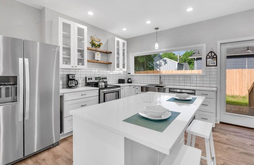 Gastonia House | BOHO CHIC - Newly Renovated - Near FUSE District and Downtown