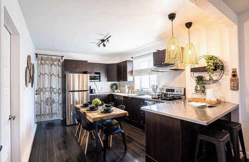 Saint-Hubert Apartment | Boho Chic Retreat: 15-minute to DT & Free Parking
