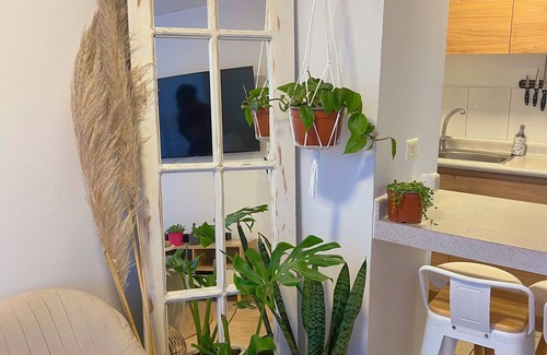 La Cisterna Apartment | Boho chic style apartment, 4 people 200 m from La Cisterna subway + parking lot
