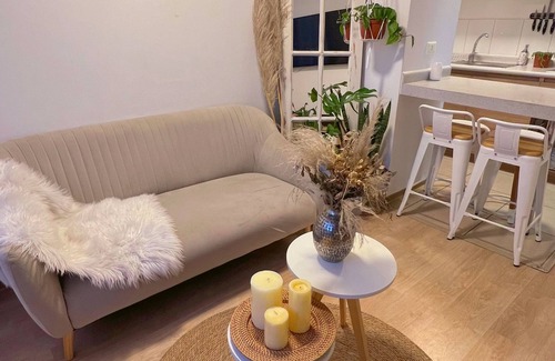 La Cisterna Apartment | Boho chic style apartment, 4 people 200 m from La Cisterna subway + parking lot