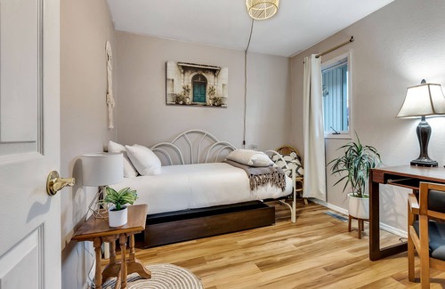 Northeast Anchorage Condo | Boho Design Couples Retreat, office & full kitchen