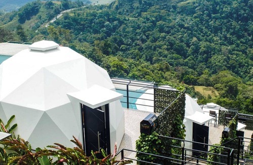 San Isidro de El General Cabin | Boho Dome Retreat Mountain Views & Breakfast