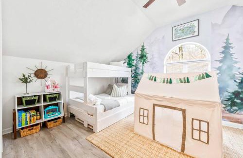 Pocono Lake House | Boho Haven Hideaway - Walk to Pool,Theater,Arcades, Firepit, Lake Access