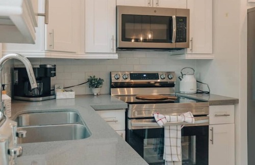Midland House | Boho Hideaway w/Hot Tub & Sauna!