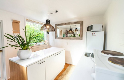 Palm Beach Apartment | Boho Hill Studio private & stylish 300m to beach