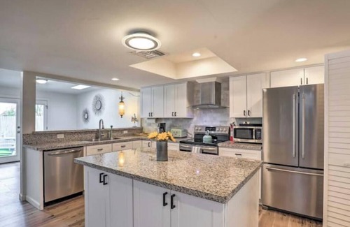 Tucson House | Boho-off-Broadway, fun and chic family home!nn