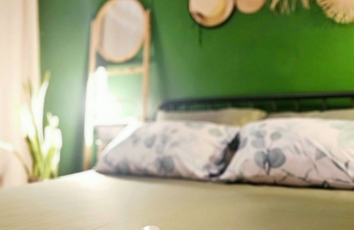 Sathorn Bed & Breakfast | Boho Private Room wtih aircon | heart of city | BTS | stay as a local