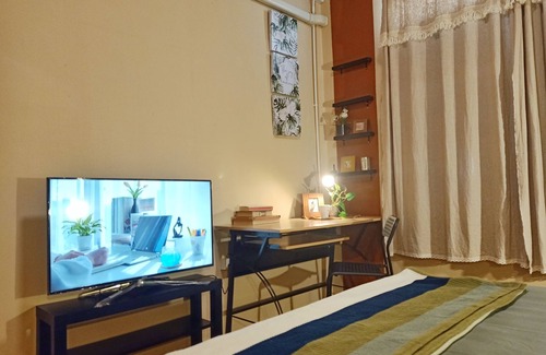 Sathorn Bed & Breakfast | Boho Private Room wtih aircon | heart of city | BTS | stay as a local