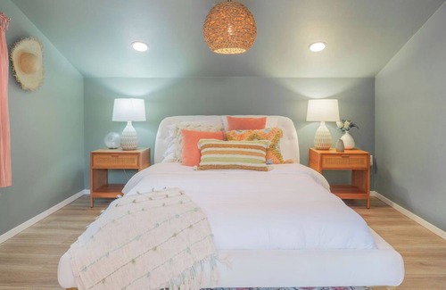McNeil House | Boho Retreat w/Large Patio-15 min to Q2 Stadium & Domain