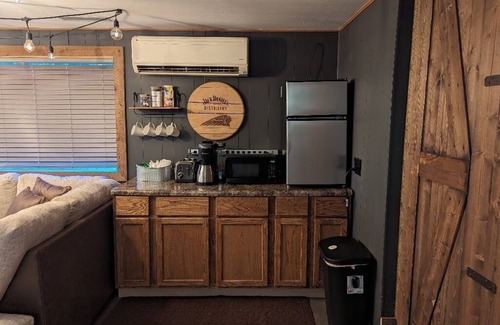 McFarland House | Boho & Rustic Getaway ~ King Bed ~ Close to Madison!