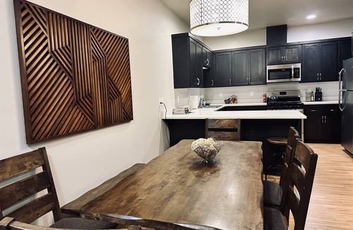 Corvallis House | Boho Vibes- family townhouse w/gourmet kitchen