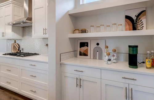 West Valley House | Boise's Hidden Gem! Cute 4 bed / 2.5 bath in a safe and central location.