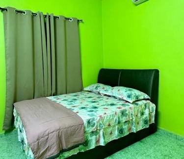 Kampung Permatang Tinggi House | Bola-Bola DHomestay