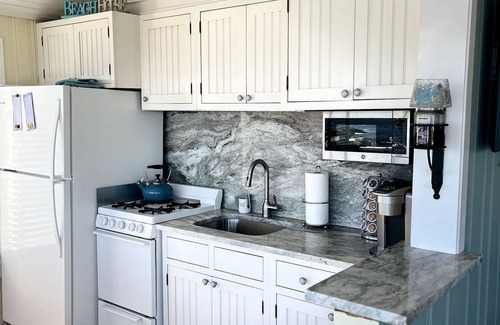 York Beach Cottage | Bold Ocean Front Cottage at Nubble light house