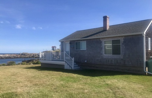 York Beach Cottage | Bold Ocean Front Cottage at Nubble light house