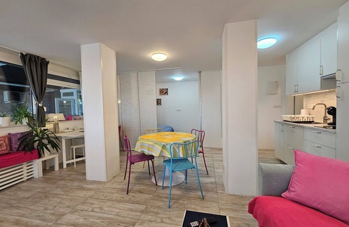 Siska District Apartment | Bolero B Tour As/Modern and comfortable studio with WiFi and AC in Ljubljana