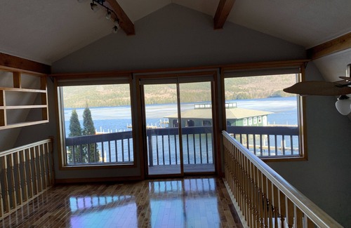 Bolton Landing House | BOLTON/NORTHWEST BAY LAKEFRONT HOME WITH PRIVATE BEACH