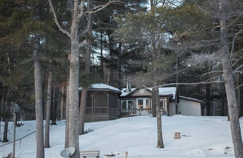 Cloyne Cottage | Bon Echo Area Cottage